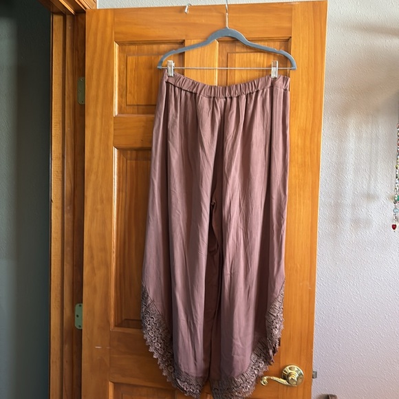 Capris - Picture 2 of 2